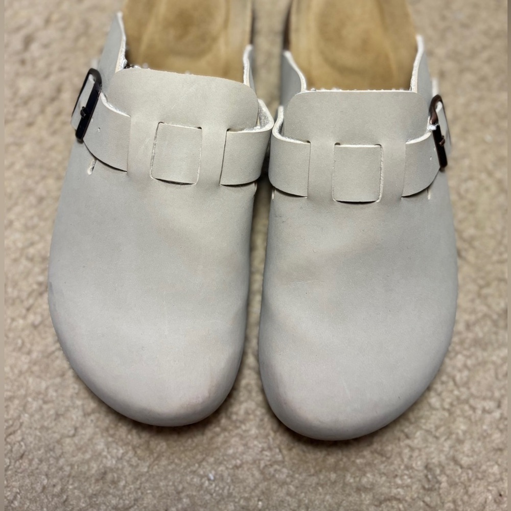 Stylish Women's Cream Slippers